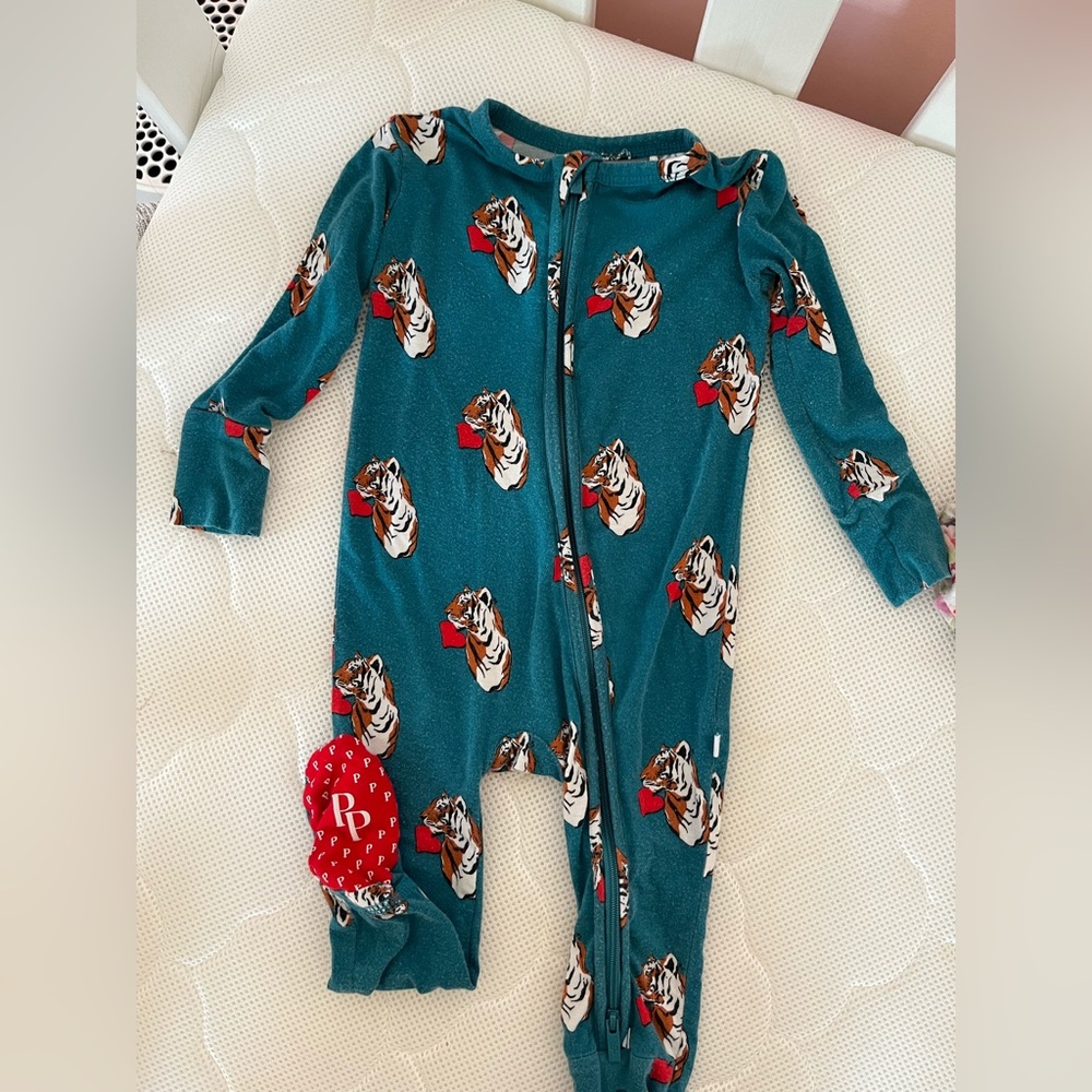 Posh Peanut Footie 6/9 Months 🐯